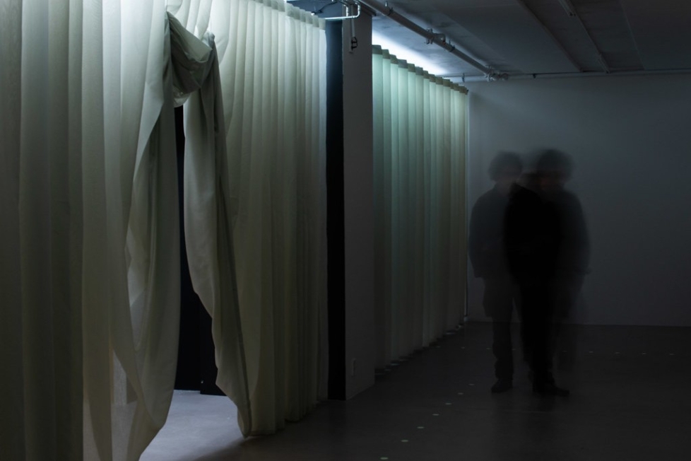 Min stemme skal nå komme fra et uspesifisert sted i rommet