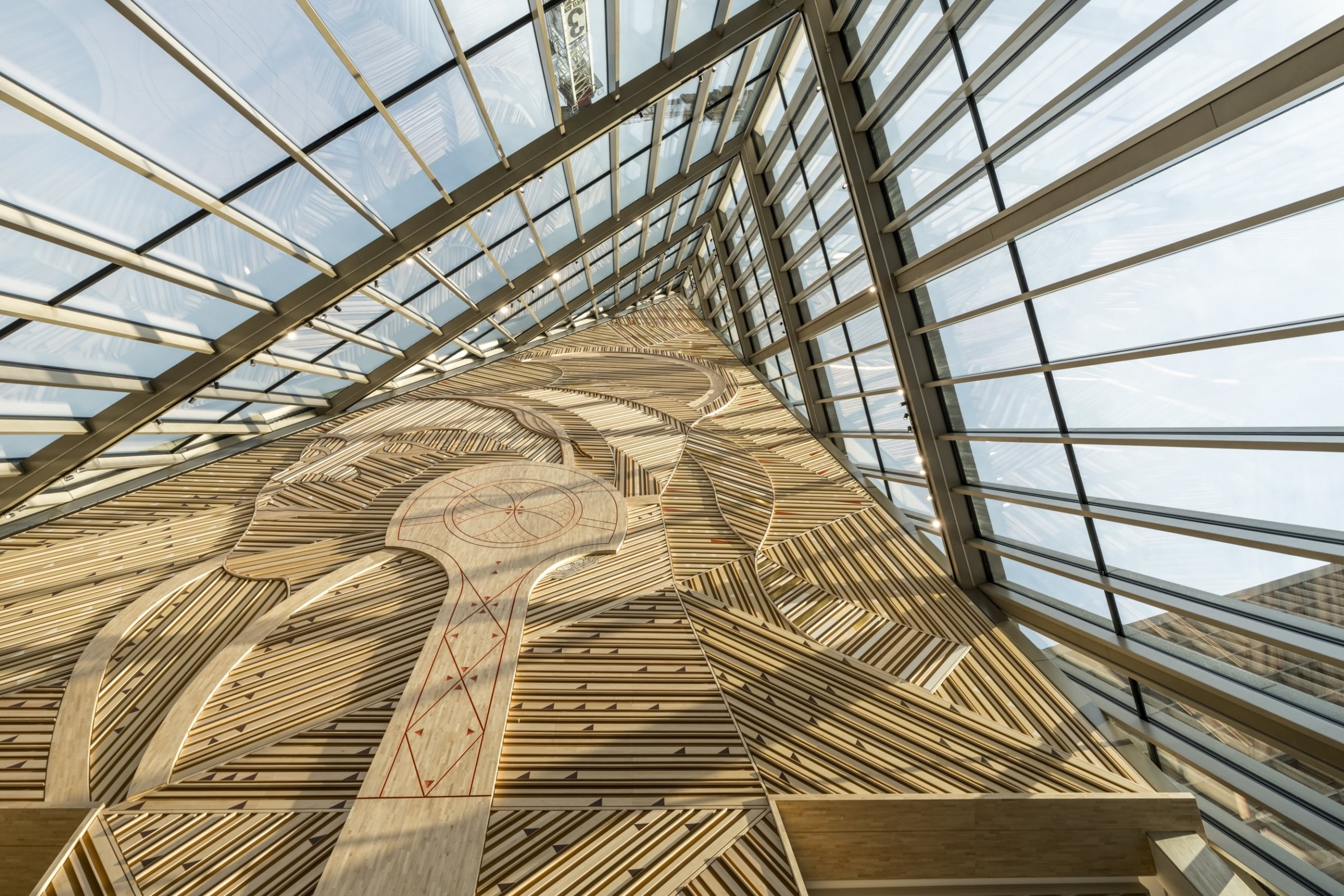 Urfolkmonument i maktens sentrum