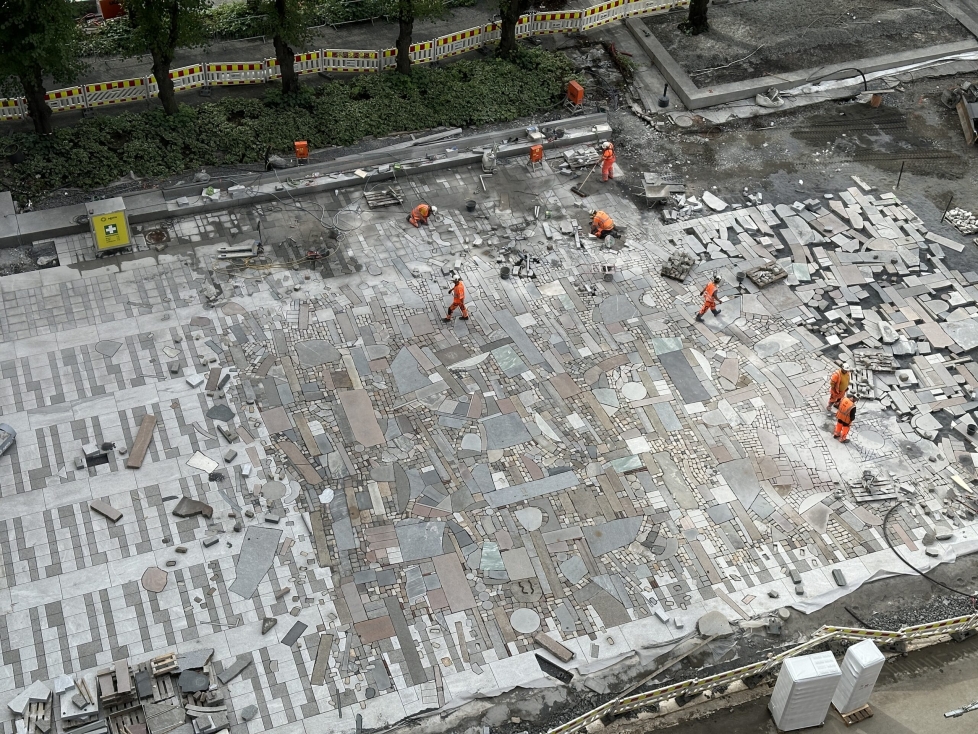 Kontrovers rundt Jumana Mannas verk i regjeringskvartalet